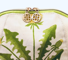 Load image into Gallery viewer, Flower Pull For #5 Nylon Teech Tape $8.00/10 Pulls
