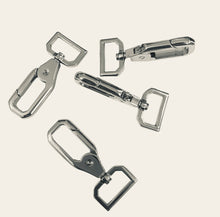 Load image into Gallery viewer, High End 19Mm Chunky Lobster $12.00/4 Sets Silver
