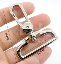 Load image into Gallery viewer, Chunky Lobster $12.50 (32 Mm) - $14.50 (38 / 8 Pieces 38Mm Silver
